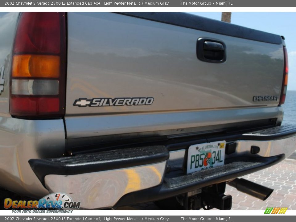 2002 Chevrolet Silverado 2500 LS Extended Cab 4x4 Light Pewter Metallic / Medium Gray Photo #17