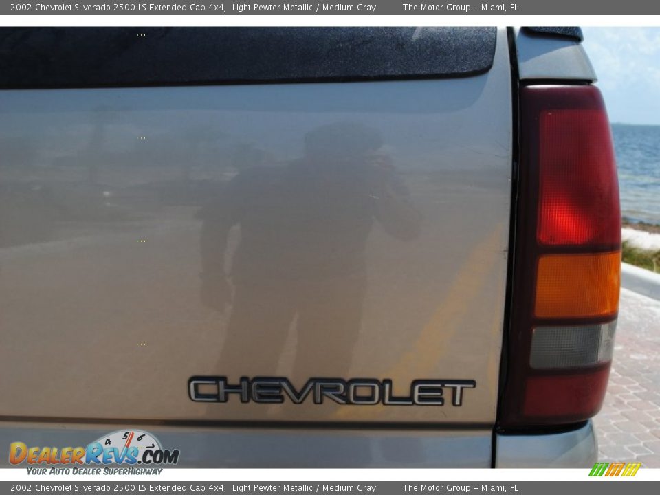 2002 Chevrolet Silverado 2500 LS Extended Cab 4x4 Light Pewter Metallic / Medium Gray Photo #24