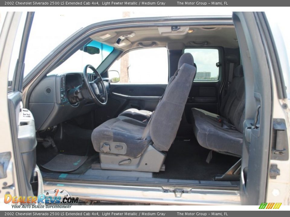 Medium Gray Interior - 2002 Chevrolet Silverado 2500 LS Extended Cab 4x4 Photo #31