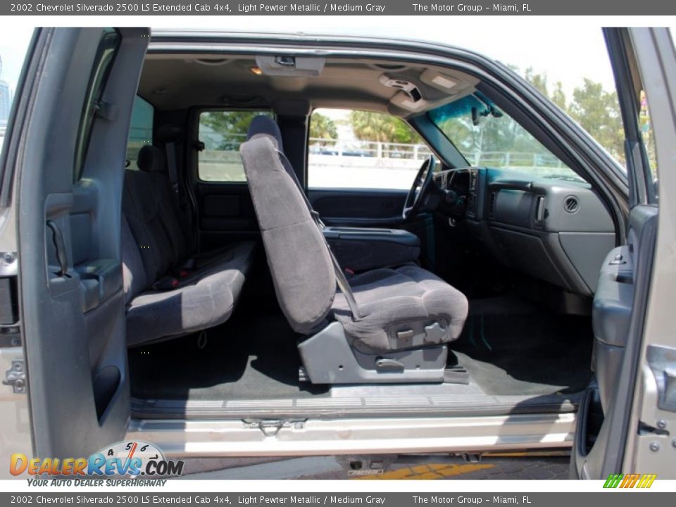 Medium Gray Interior - 2002 Chevrolet Silverado 2500 LS Extended Cab 4x4 Photo #32