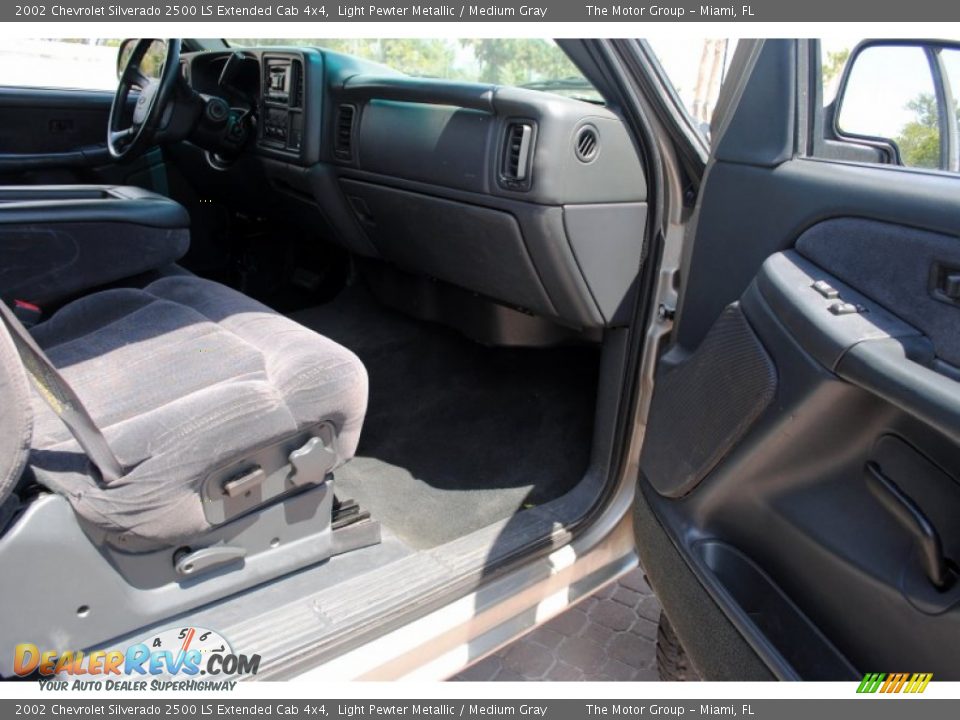 2002 Chevrolet Silverado 2500 LS Extended Cab 4x4 Light Pewter Metallic / Medium Gray Photo #36