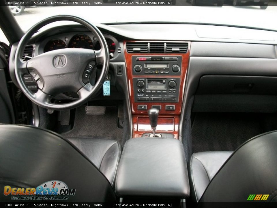 Dashboard of 2000 Acura RL 3.5 Sedan Photo #14