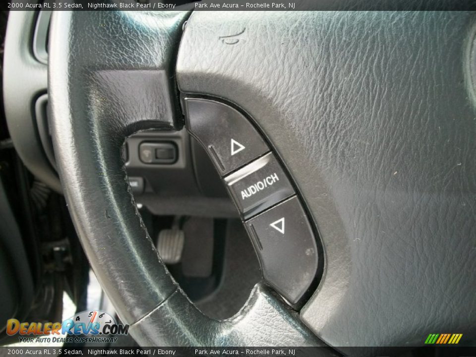 Controls of 2000 Acura RL 3.5 Sedan Photo #16