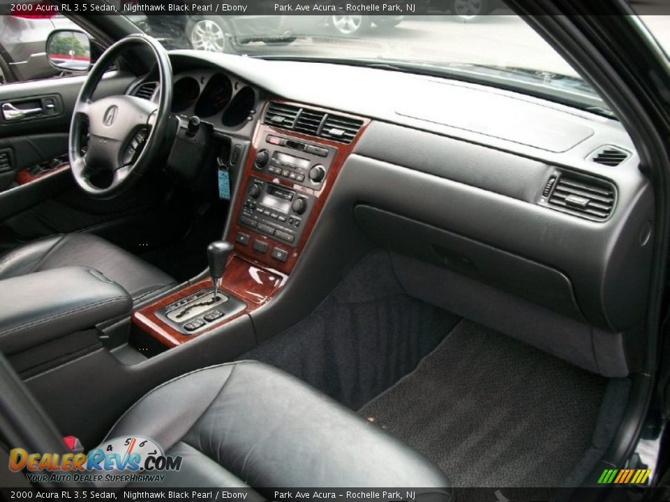 Dashboard of 2000 Acura RL 3.5 Sedan Photo #27