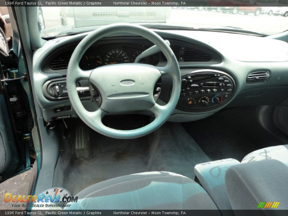 1996 Ford Taurus GL Pacific Green Metallic / Graphite Photo #7