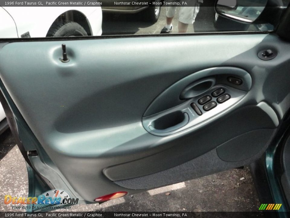 1996 Ford Taurus GL Pacific Green Metallic / Graphite Photo #8