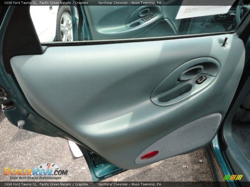 1996 Ford Taurus GL Pacific Green Metallic / Graphite Photo #10