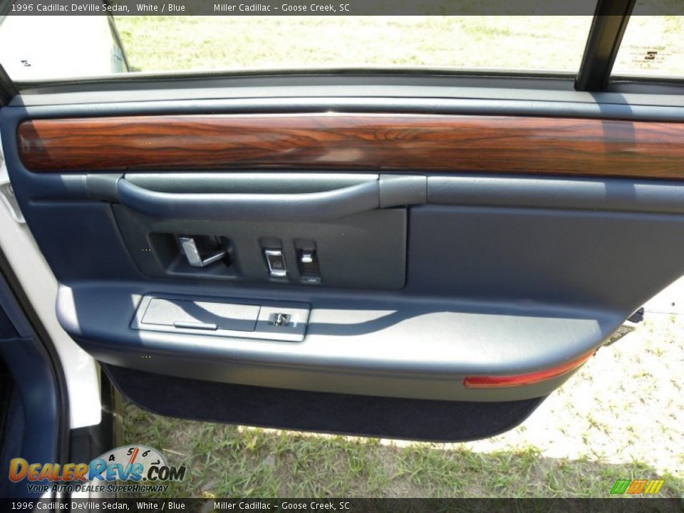 Door Panel of 1996 Cadillac DeVille Sedan Photo #11