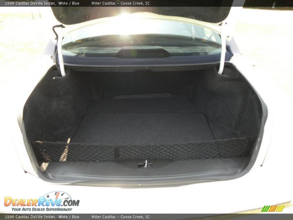 1996 Cadillac DeVille Sedan Trunk Photo #15
