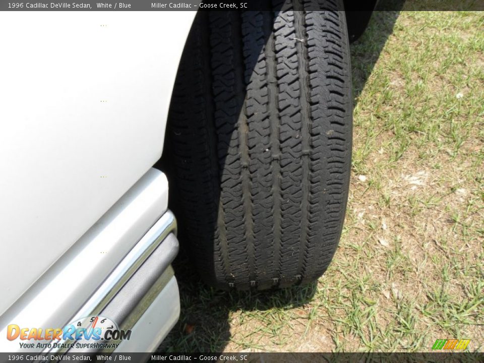 1996 Cadillac DeVille Sedan White / Blue Photo #17