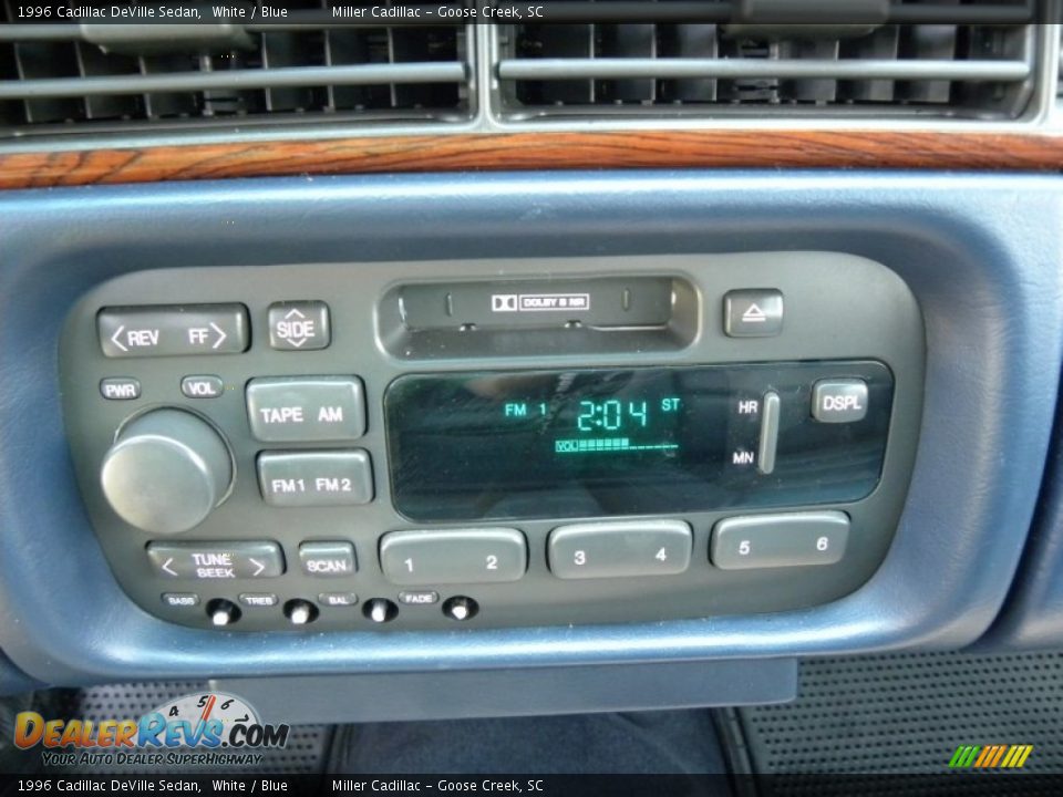 Controls of 1996 Cadillac DeVille Sedan Photo #19
