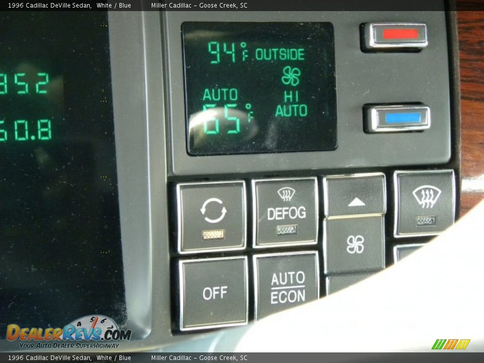 Controls of 1996 Cadillac DeVille Sedan Photo #24