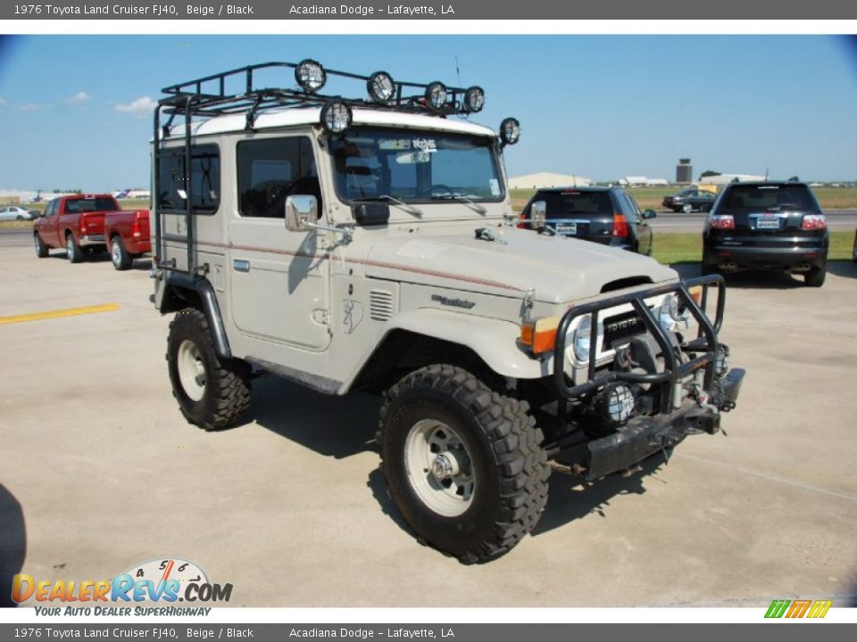 Front 3/4 View of 1976 Toyota Land Cruiser FJ40 Photo #7