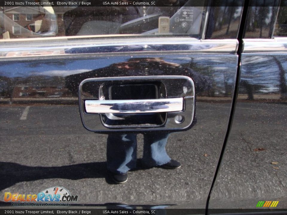 2001 Isuzu Trooper Limited Ebony Black / Beige Photo #17