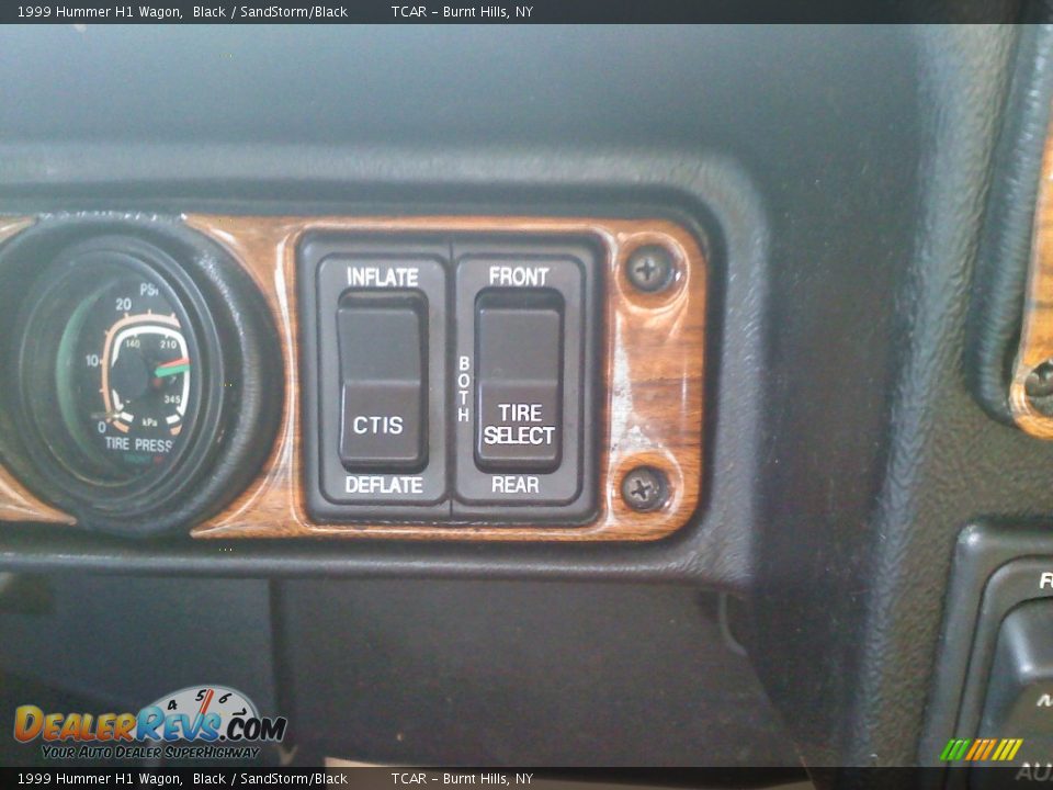 Controls of 1999 Hummer H1 Wagon Photo #12