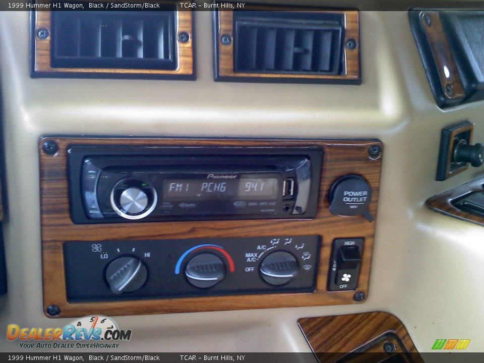 Controls of 1999 Hummer H1 Wagon Photo #14