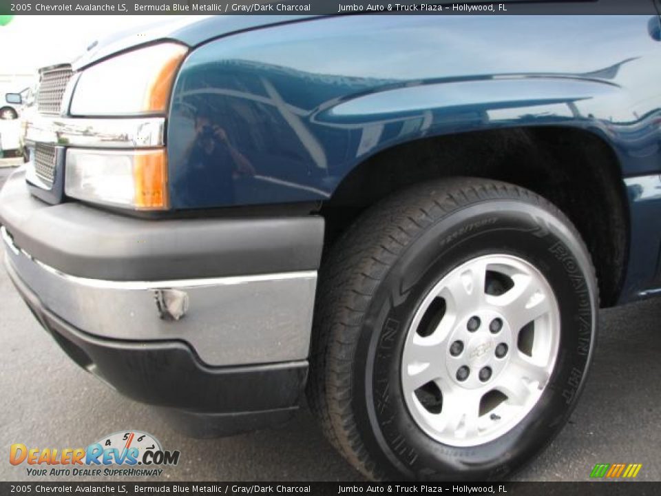 2005 Chevrolet Avalanche LS Bermuda Blue Metallic / Gray/Dark Charcoal Photo #4