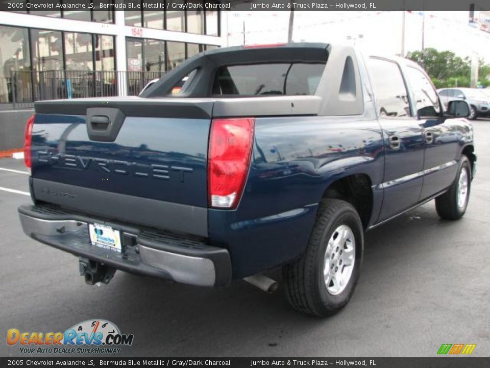 2005 Chevrolet Avalanche LS Bermuda Blue Metallic / Gray/Dark Charcoal Photo #9