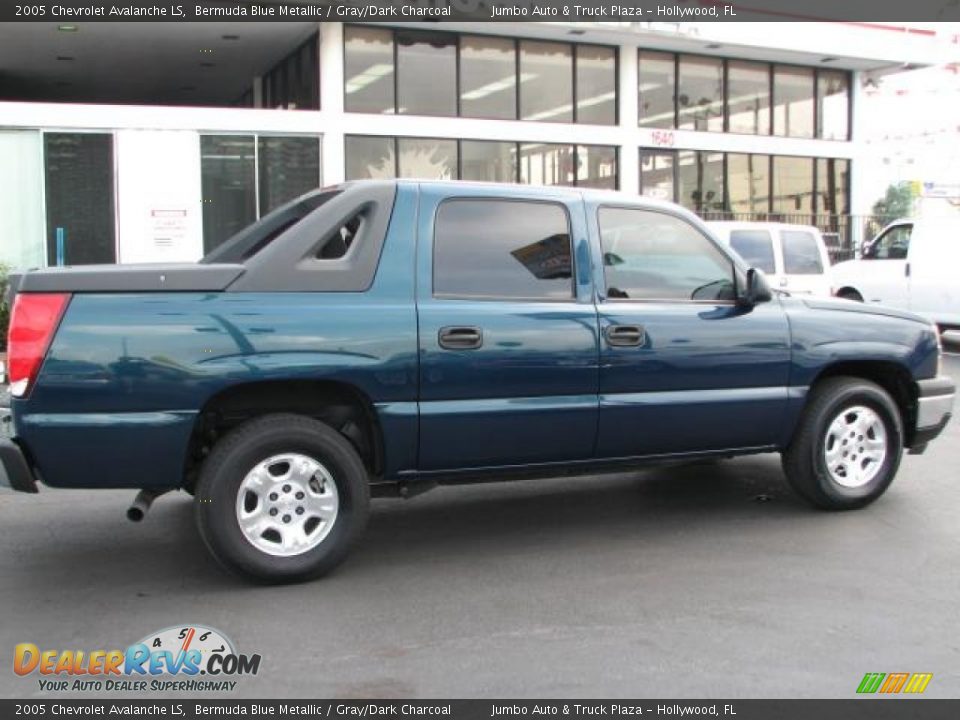 2005 Chevrolet Avalanche LS Bermuda Blue Metallic / Gray/Dark Charcoal Photo #10