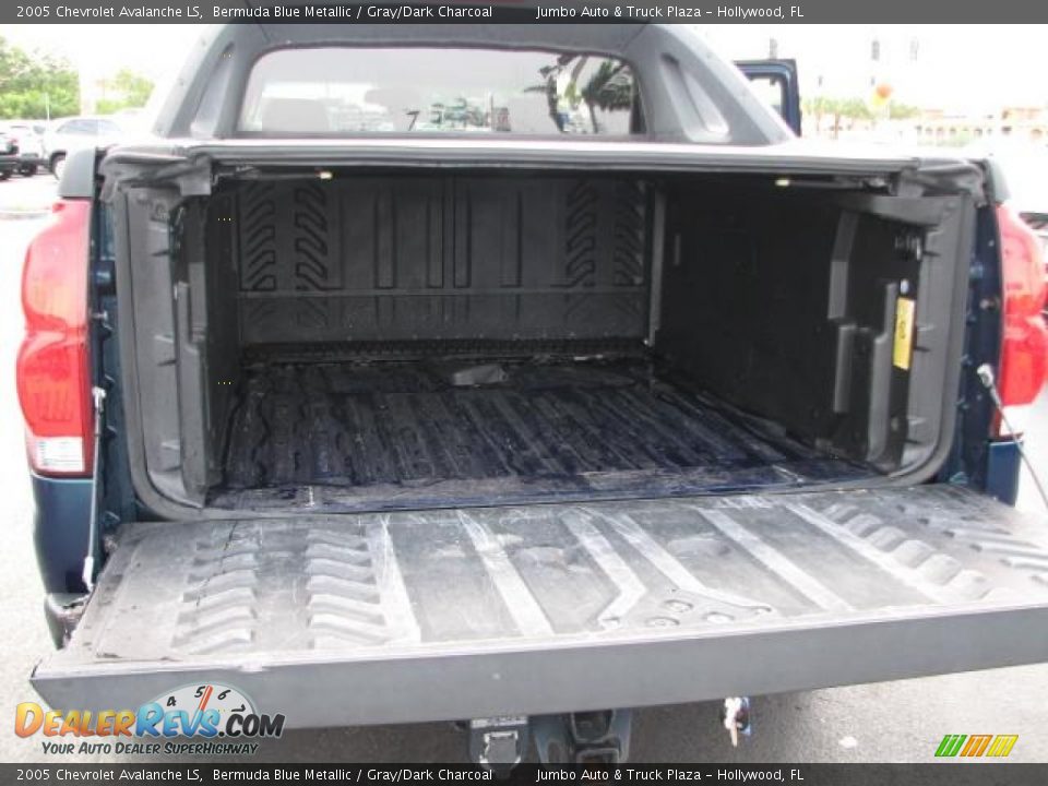 2005 Chevrolet Avalanche LS Bermuda Blue Metallic / Gray/Dark Charcoal Photo #15