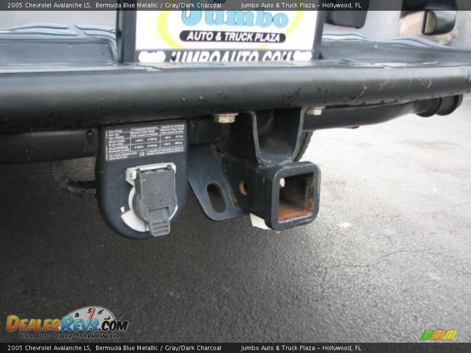 2005 Chevrolet Avalanche LS Bermuda Blue Metallic / Gray/Dark Charcoal Photo #16