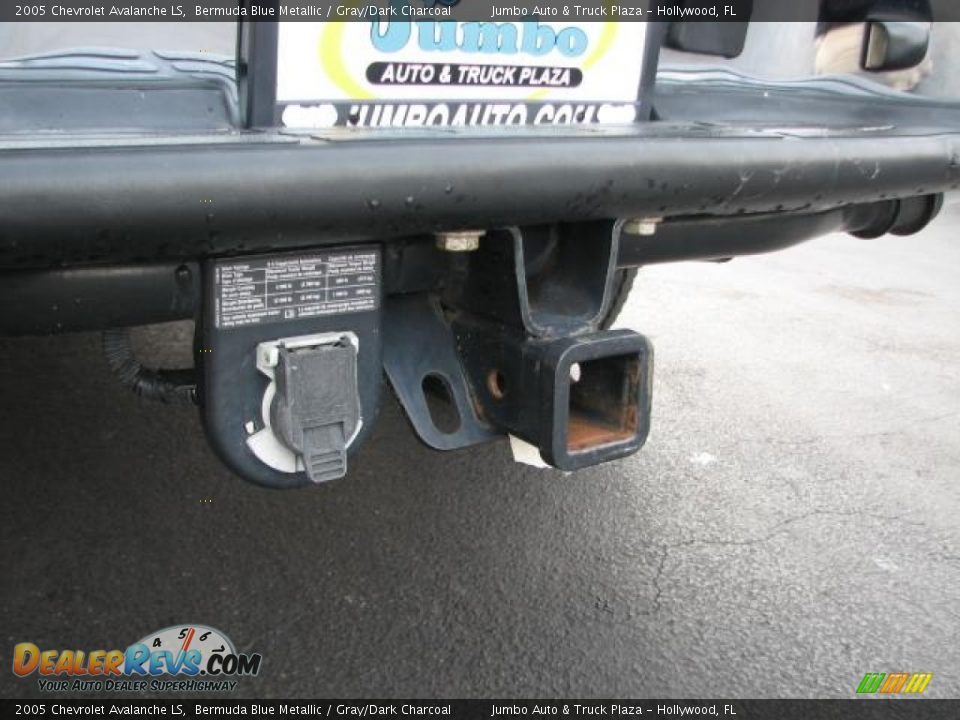 2005 Chevrolet Avalanche LS Bermuda Blue Metallic / Gray/Dark Charcoal Photo #16