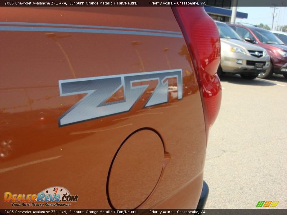 2005 Chevrolet Avalanche Z71 4x4 Sunburst Orange Metallic / Tan/Neutral Photo #14