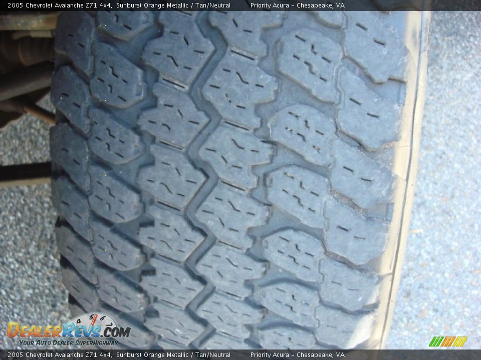 2005 Chevrolet Avalanche Z71 4x4 Sunburst Orange Metallic / Tan/Neutral Photo #21
