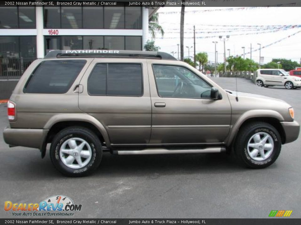 Bronzed Gray Metallic 2002 Nissan Pathfinder SE Photo #10