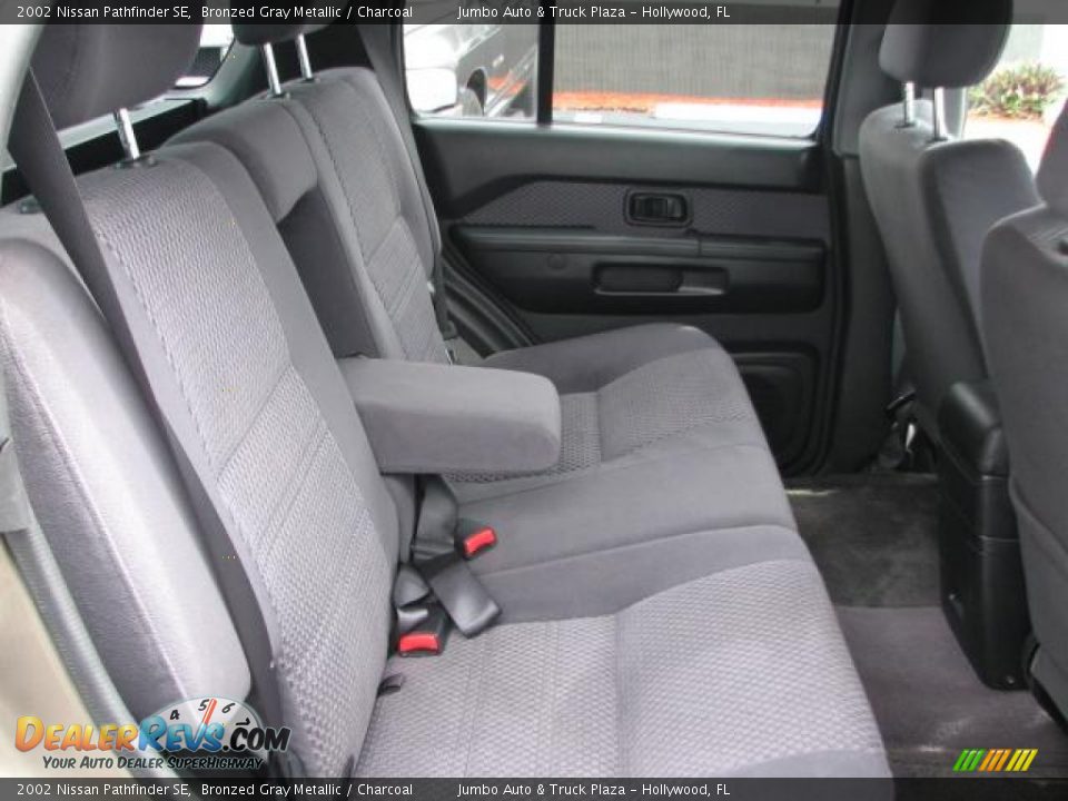 Charcoal Interior - 2002 Nissan Pathfinder SE Photo #12