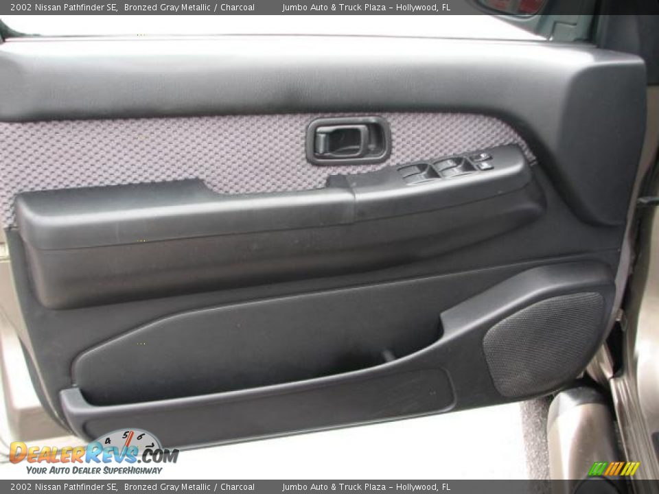 Door Panel of 2002 Nissan Pathfinder SE Photo #14