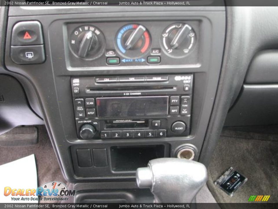 2002 Nissan Pathfinder SE Bronzed Gray Metallic / Charcoal Photo #17