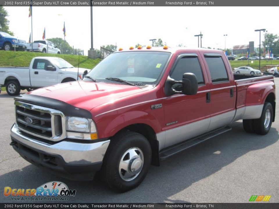 2002 Ford F350 Super Duty XLT Crew Cab Dually Toreador Red Metallic / Medium Flint Photo #2