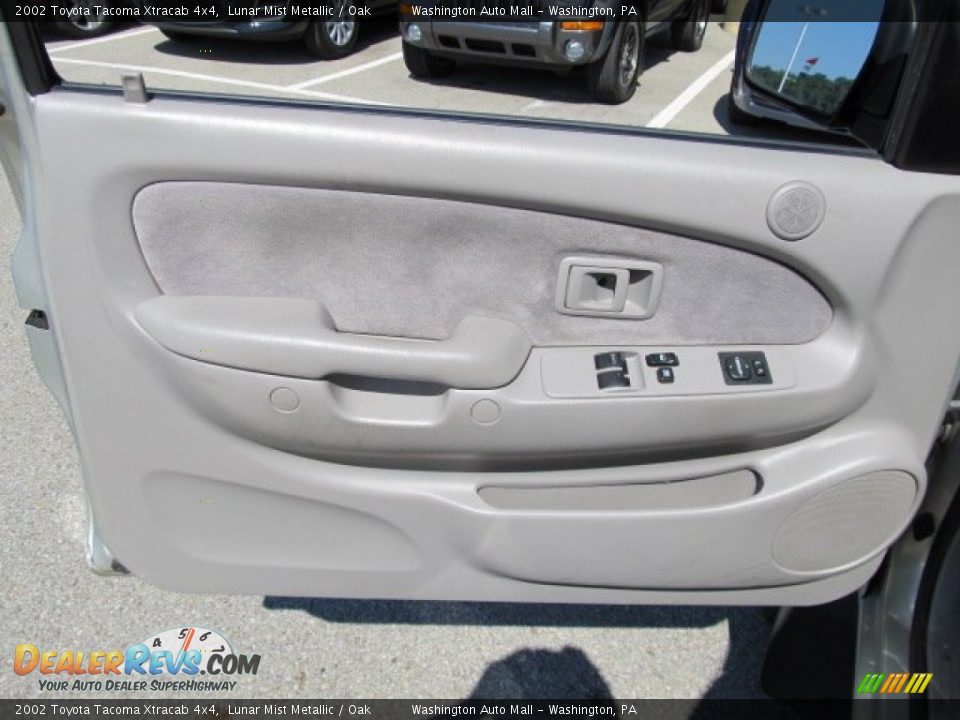 Door Panel of 2002 Toyota Tacoma Xtracab 4x4 Photo #13