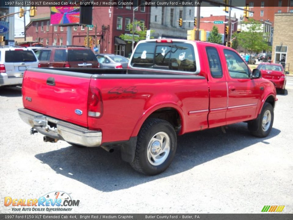 1997 Ford F150 XLT Extended Cab 4x4 Bright Red / Medium Graphite Photo #2