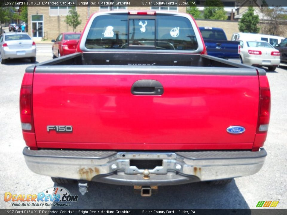 1997 Ford F150 XLT Extended Cab 4x4 Bright Red / Medium Graphite Photo #3