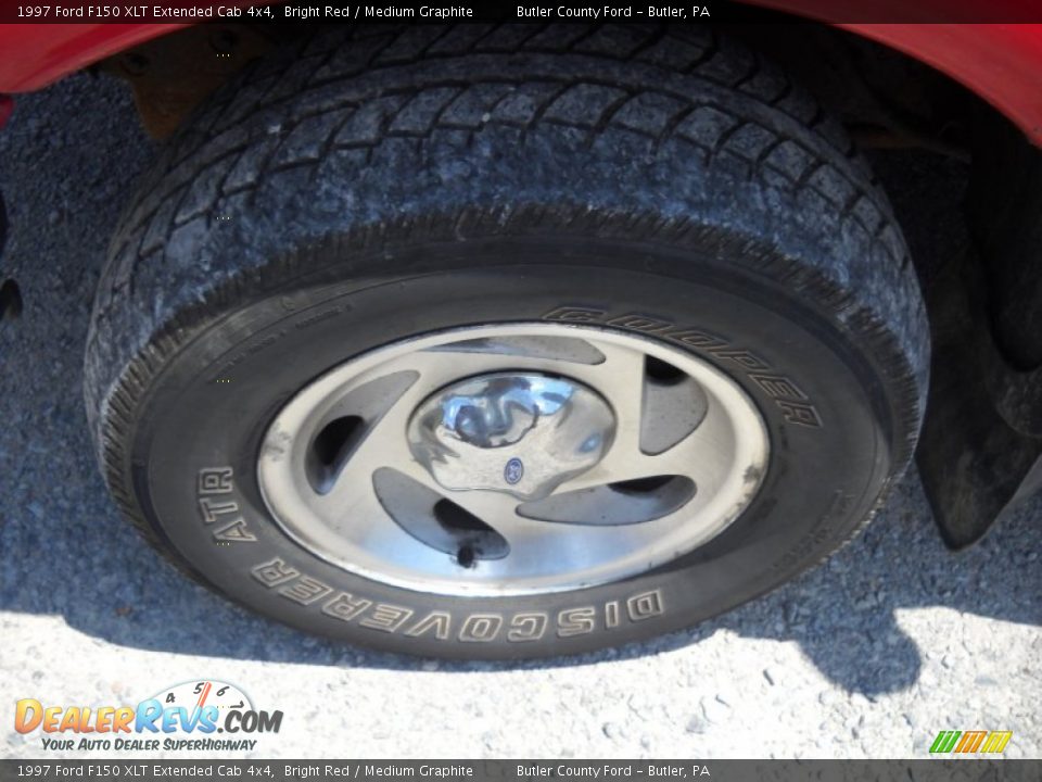 1997 Ford F150 XLT Extended Cab 4x4 Bright Red / Medium Graphite Photo #16