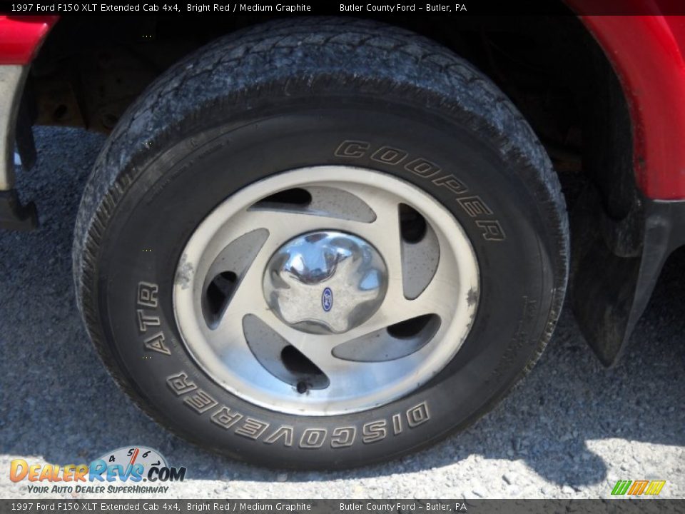 1997 Ford F150 XLT Extended Cab 4x4 Bright Red / Medium Graphite Photo #17