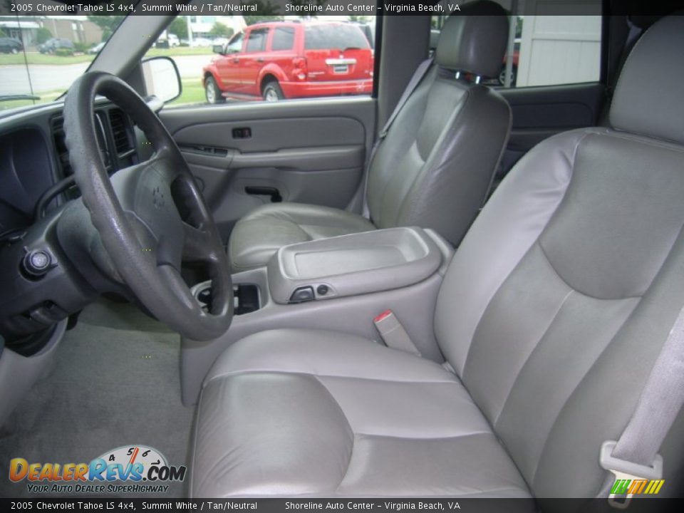 Tan/Neutral Interior - 2005 Chevrolet Tahoe LS 4x4 Photo #16