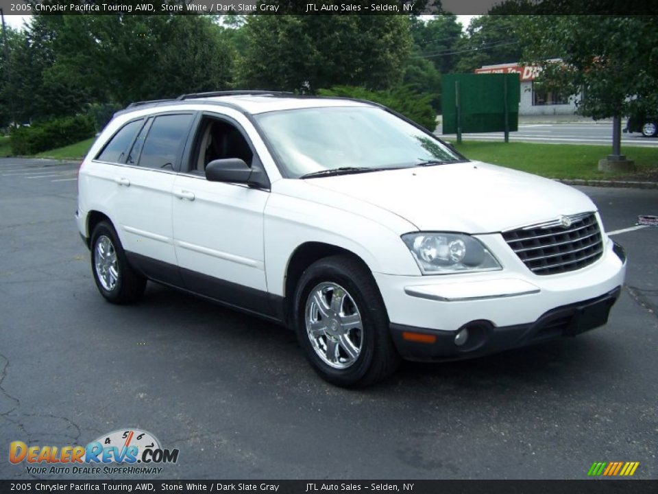 Front 3/4 View of 2005 Chrysler Pacifica Touring AWD Photo #7