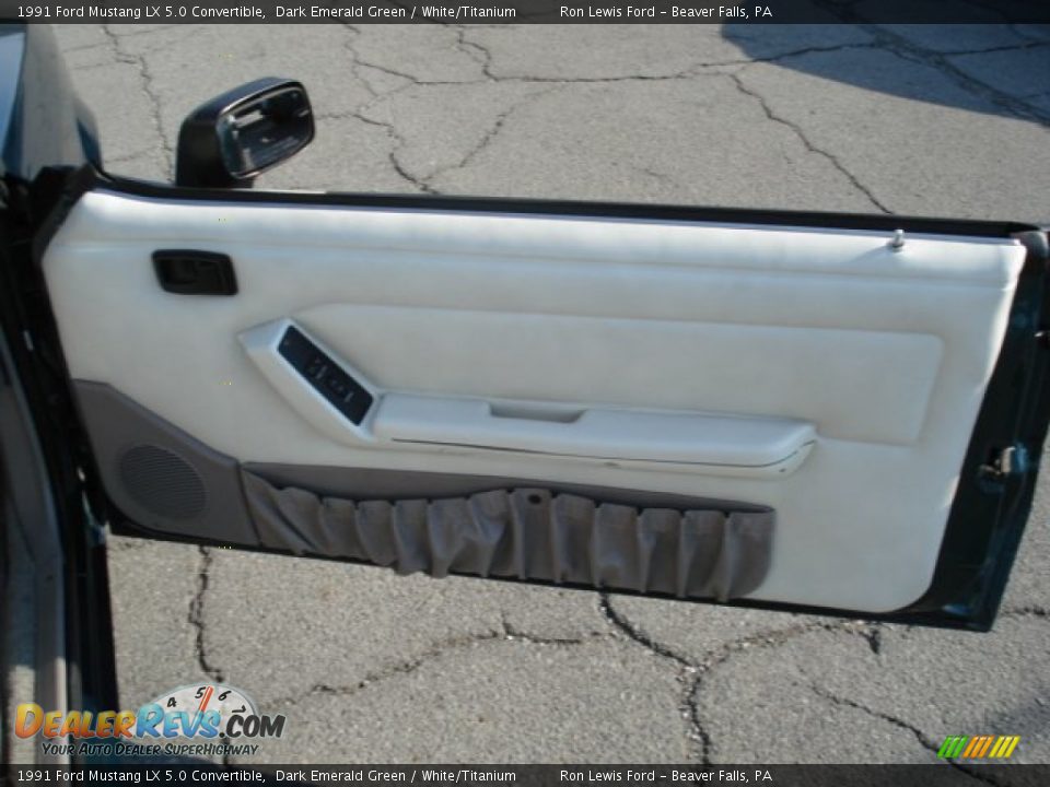 Door Panel of 1991 Ford Mustang LX 5.0 Convertible Photo #18