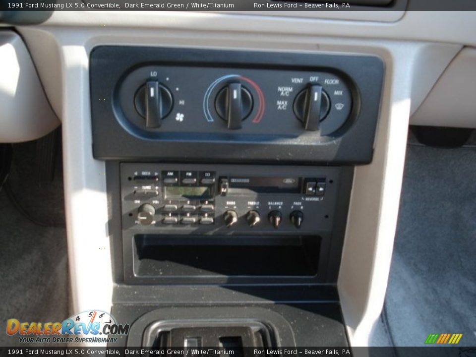 Controls of 1991 Ford Mustang LX 5.0 Convertible Photo #21