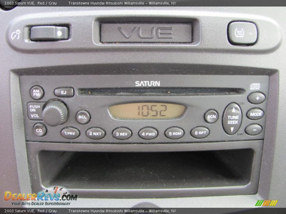 Controls of 2003 Saturn VUE  Photo #6
