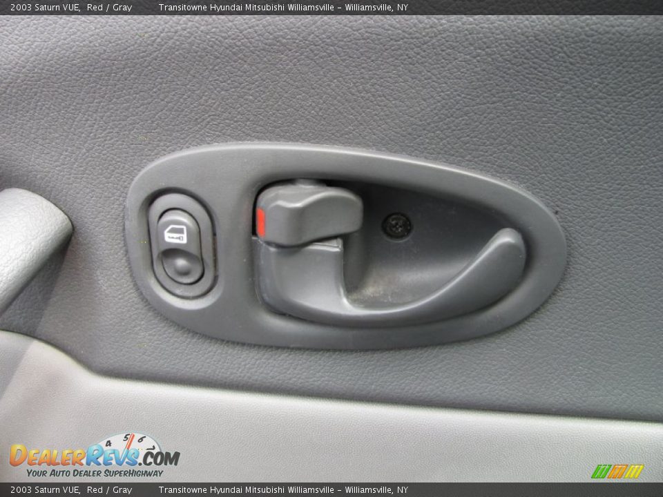 2003 Saturn VUE Red / Gray Photo #9