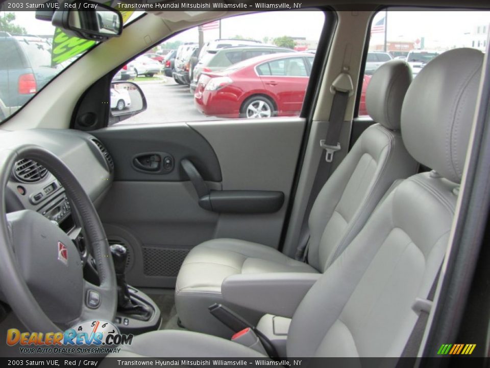 Gray Interior - 2003 Saturn VUE  Photo #10