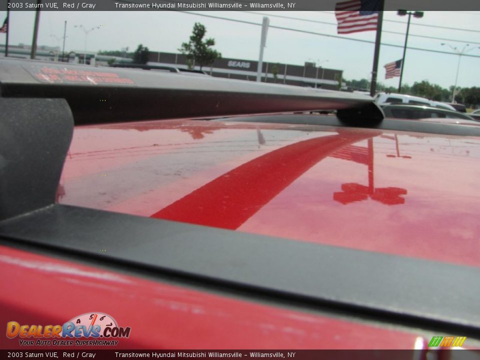 2003 Saturn VUE Red / Gray Photo #11