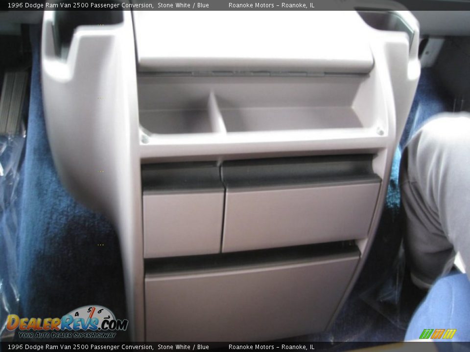 1996 Dodge Ram Van 2500 Passenger Conversion Stone White / Blue Photo #18