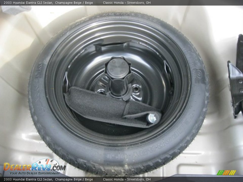 2003 Hyundai Elantra GLS Sedan Champagne Beige / Beige Photo #12