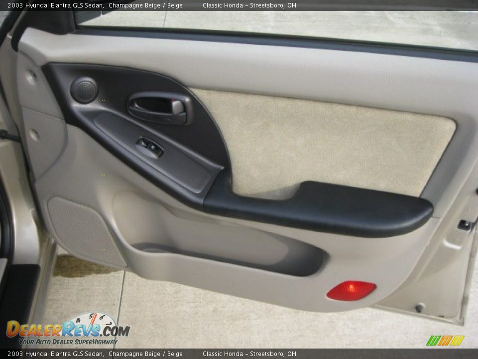 2003 Hyundai Elantra GLS Sedan Champagne Beige / Beige Photo #31