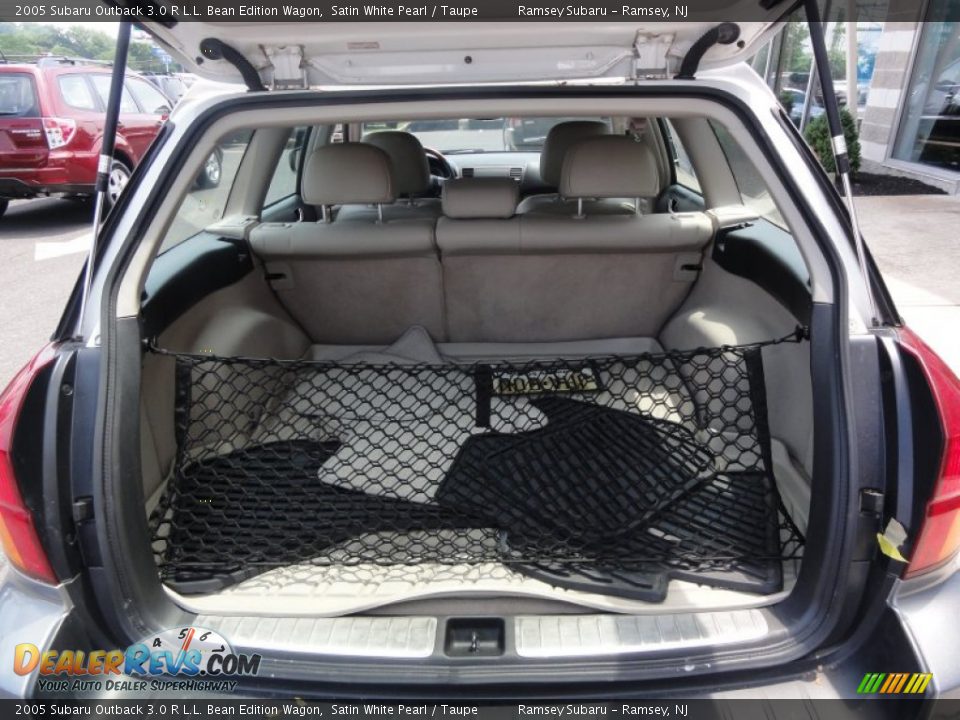 2005 Subaru Outback 3.0 R L.L. Bean Edition Wagon Satin White Pearl / Taupe Photo #31